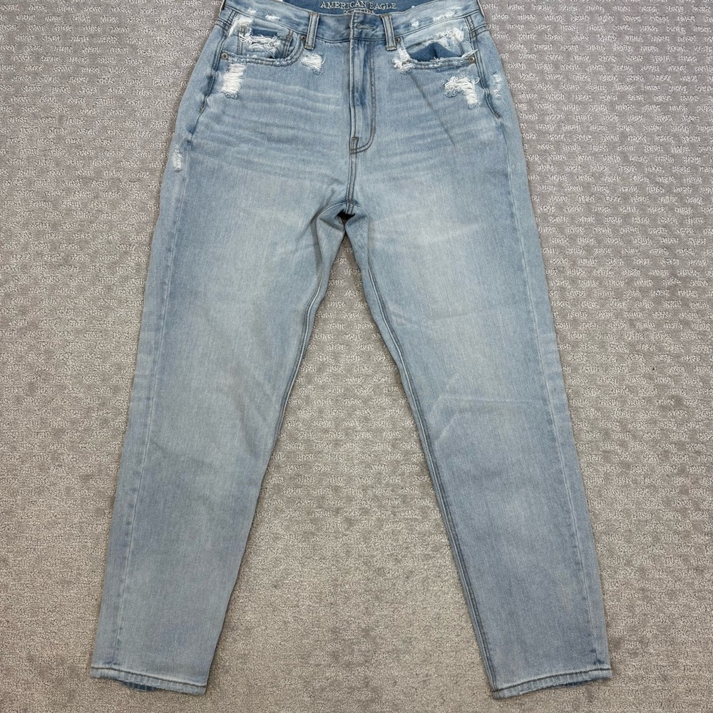 American Eagle Eagle Women’s Mom Jeans Size 6 Distressed, Ripped Light Blue Wash